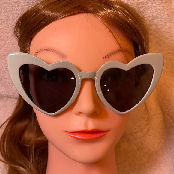 Green Heart-Shaped Oversized Sunglasses - Picture 2 of 3